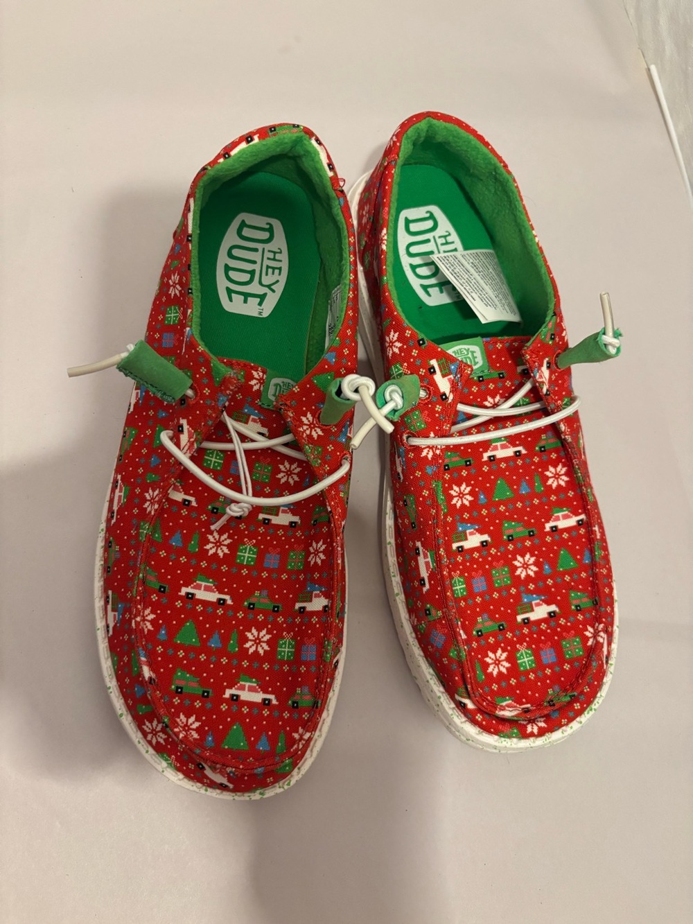 HEYDUDE  Wendy Holiday
Sweater    Size 9